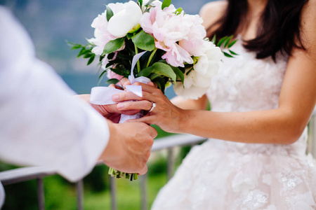 婚礼花束兰花和牡丹