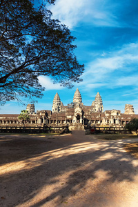 在柬埔寨吴哥窟寺庙前面观
