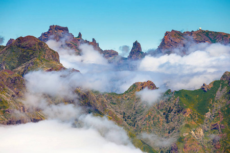 美丽 cloudscape 以上山区，葡萄牙马德拉岛