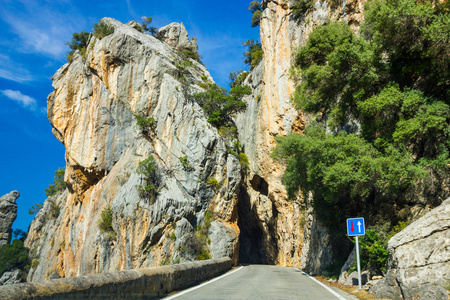 美丽的景色的 Sa Calobra 在马略卡岛，西班牙