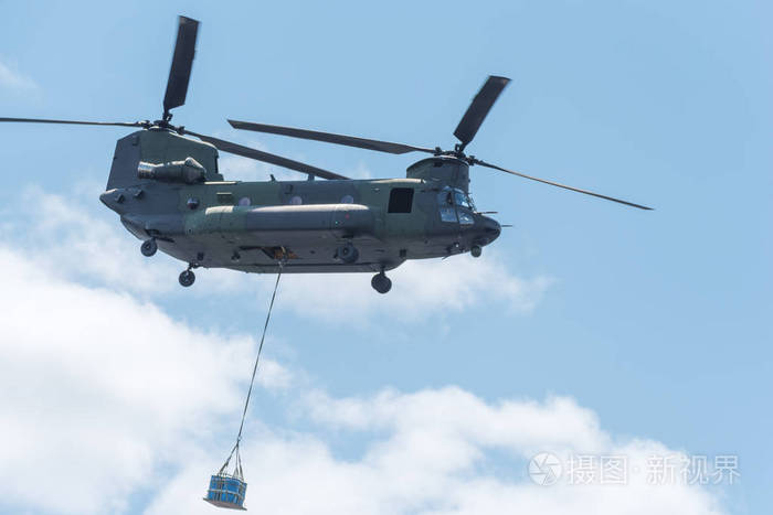 双转子, 重型空运, 军用直升机,在飞行中,运载货物