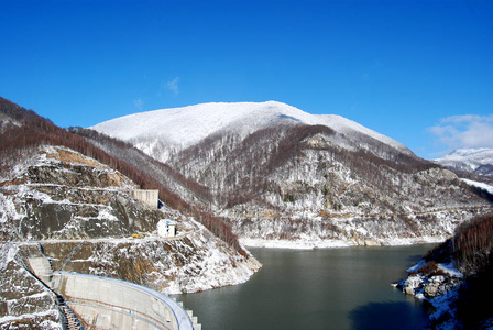 山景观湖与坝