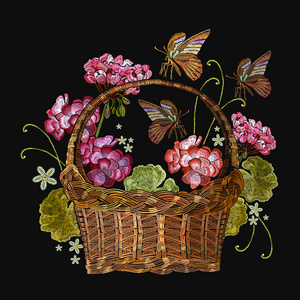 刺绣天竺葵花和蝴蝶在柳条篮子