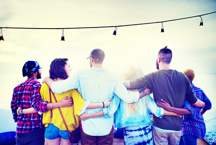 朋友关系朋友拥抱,关系概念照片