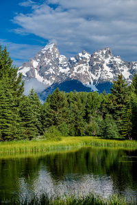 大提顿山从 Schwabacher 的降落在蛇河的早晨。大提顿国家公园, 怀俄明州, 美国