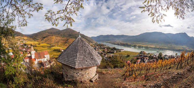 瓦豪谷的风景, 斯皮茨村庄与多瑙河在奥地利