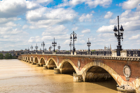 Pont de Pierre 在波尔多