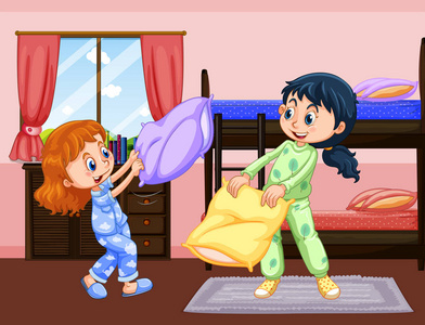 两个女孩在卧室里打枕头仗