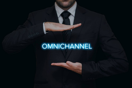 黑人背景下的商人 Omnichannel 概念