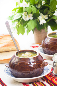传统乌克兰绿栗色汤