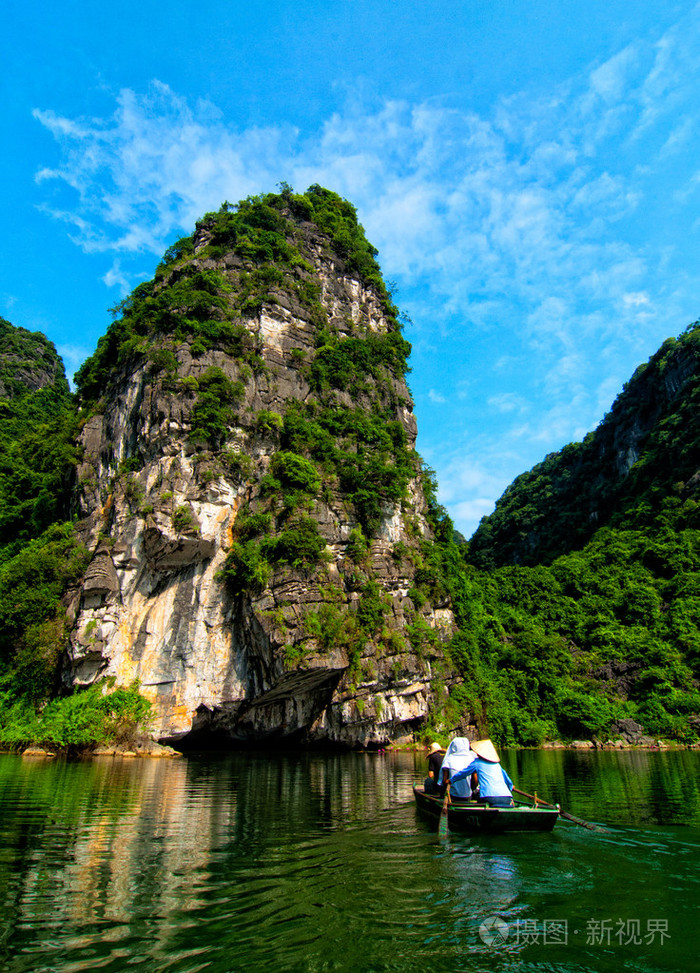 旅游船在陆地龙湾trangan宁平越南