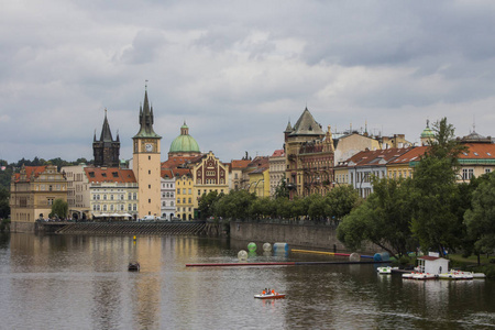 伏尔塔瓦河河的滨水景观。布拉格捷克共和国