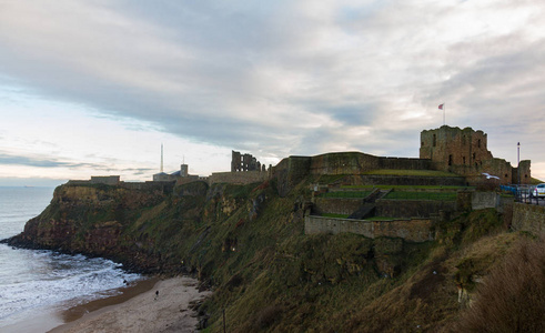 中世纪 Tynemouth 修道院和城堡废墟爱德华国王的海湾 vi