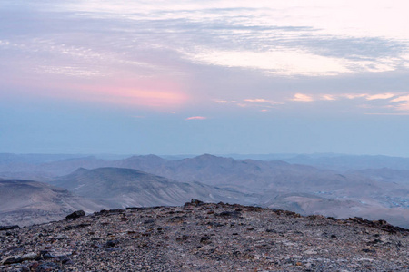 在以色列犹太沙漠的神奇日出景观