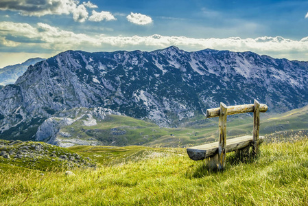 美丽的黑山, 黑山山脉, 海和山脉的景观。全景