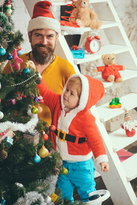 圣诞节快乐的孩子和父亲