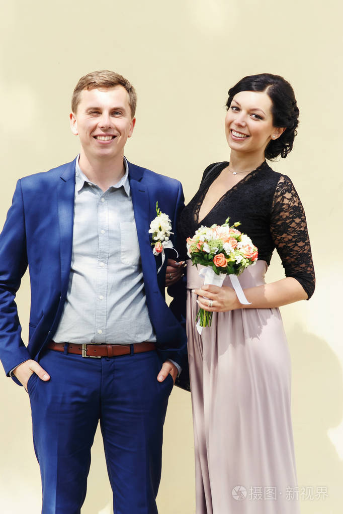 布鲁内特伴娘伴郎姿势