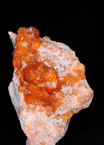 锰铝榴石石榴石图片