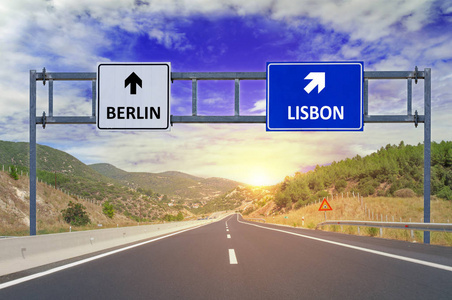 路的两个选项柏林和里斯本标志在公路上
