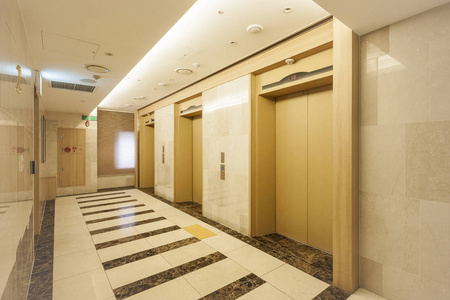 酒店/办公楼走廊电梯门照片