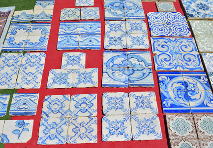 旧货市场上的复古瓷砖 azulejo