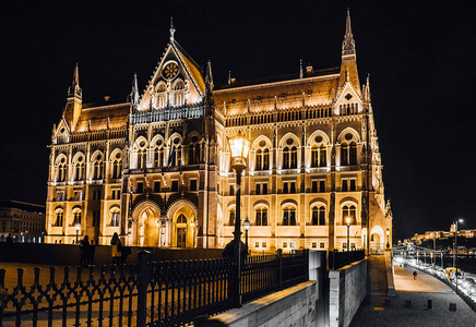 匈牙利议会在布达佩斯在多瑙河