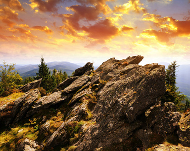 美丽的山景观在日落时国家公园舒马瓦山