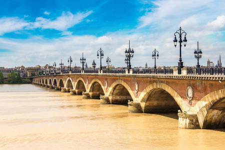 Pont de Pierre 在波尔多