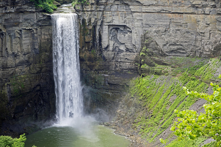 Taughannock 溪下降做