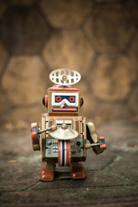 旧的机器人玩具，复古色调风格，复古色调背景