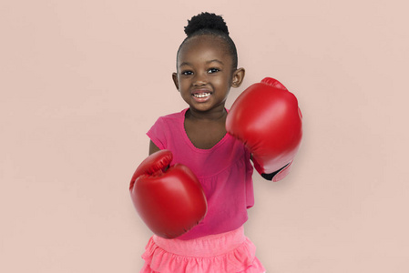 快乐的拳击手女孩微笑图片