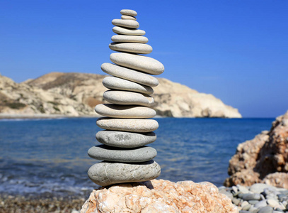 平衡块石头在海