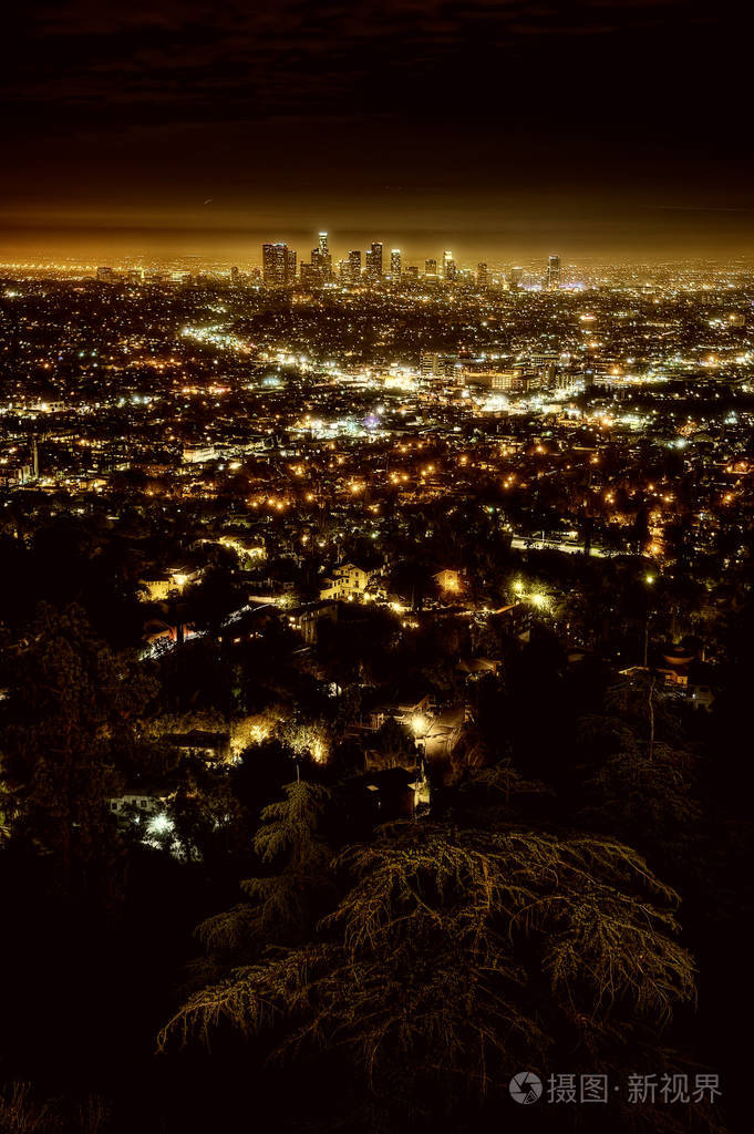 洛杉矶地平线在晚上