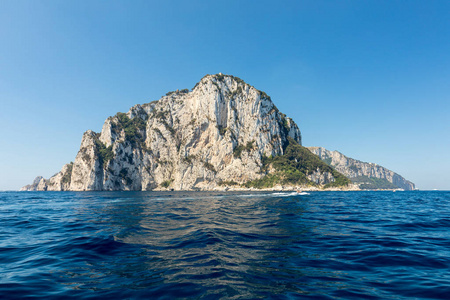 卡普里岛是一个非常独特的华丽的和非同寻常的位置，在其高的岩石而闻名的意大利