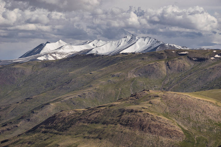 喜马拉雅山的风景从马那里的公路, 雷 Ladak