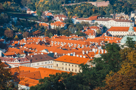麻辣小城区，布拉格捷克共和国，红瓦屋顶鸟瞰图