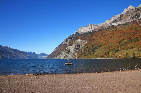 Walensee 湖和山脉的 Churfirsten 范围从 W