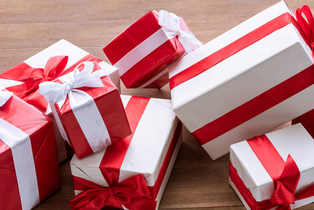 礼品桩堆的礼品盒照片