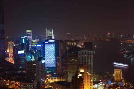 在上海外滩的夜景天际线的空中摄影