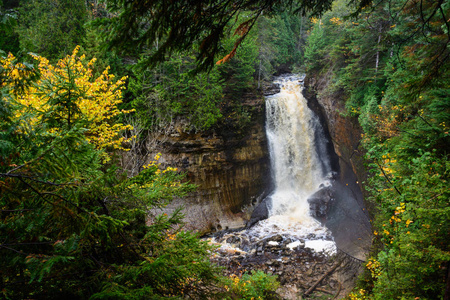 矿工瀑布在图岩, Munising