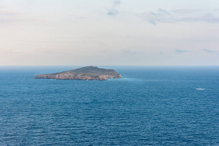 Tagomago 岛旁边的伊比沙岛