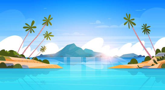 美丽的海滨夏日沙滩, 有高山, 有碧水, 有棕榈树