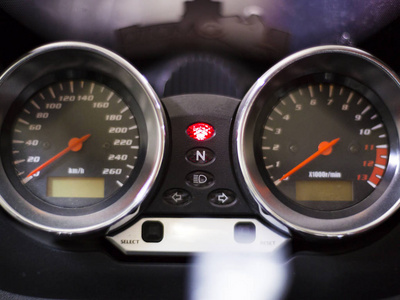 摩托车控制面板与车速表