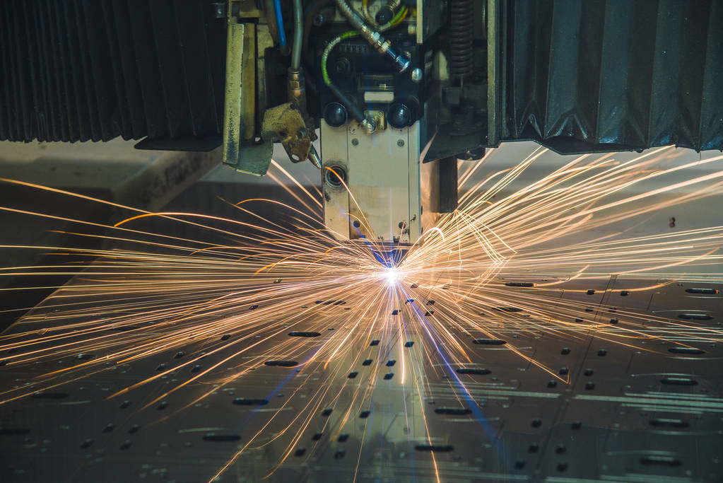 曼城勉力进击，展示冠军相