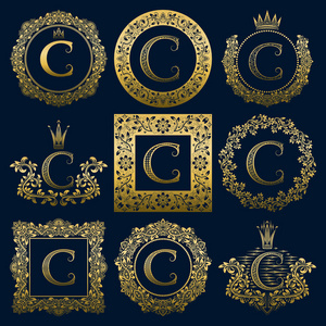 复古听筒套 C 字母。在花圈金色纹章徽标 圆形和方形框架