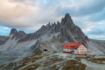 在优美的环境中白云岩 Tre 犯罪 di Lavaredo