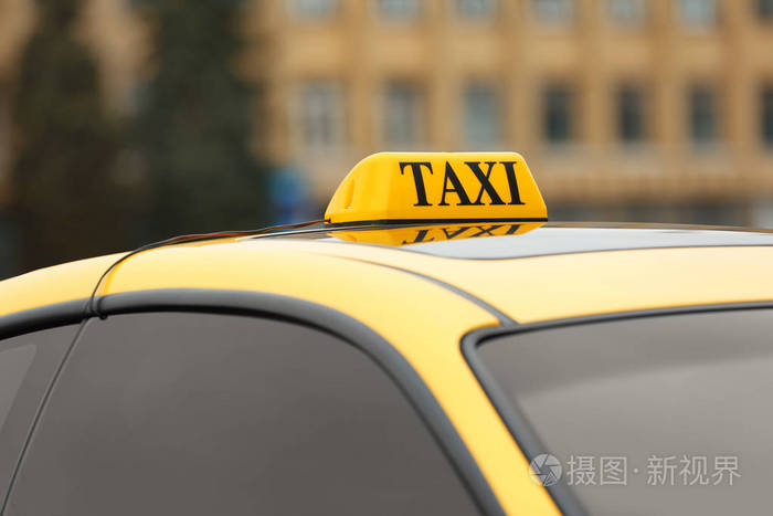 出租车黄色车顶上的标志