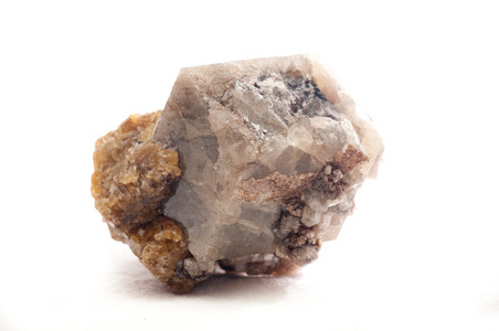 钙铝榴石原石图片