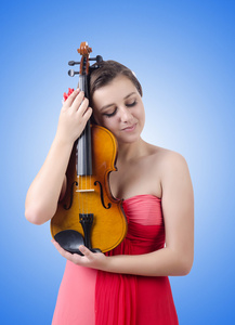 年轻的女孩，在蓝色的小提琴