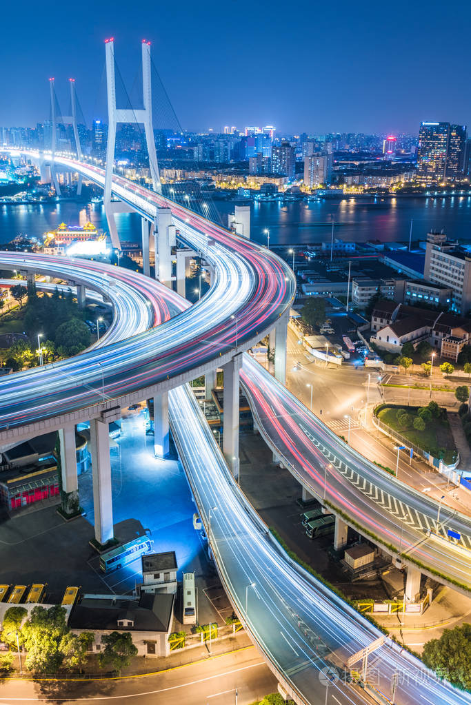 上海空中视图立交桥晚上在中国
